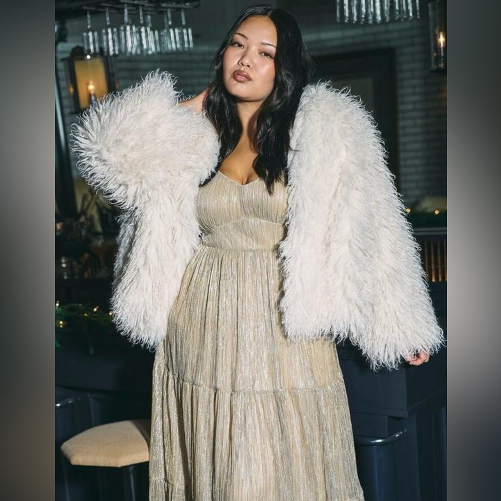 🤍OFF WHITE MONGOLIAN FAUX FUR JACKET🤍GORGEOUS❤️‍🔥SOFT❤️‍🔥COMFY‼️